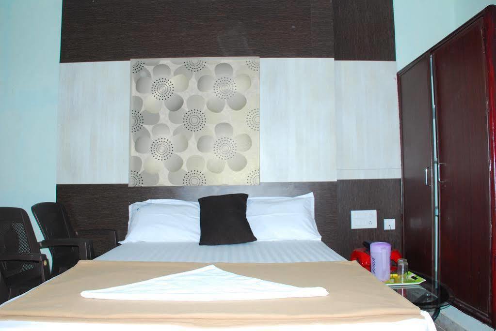 Отель Jayalakshmi Residency Тирупати Экстерьер фото