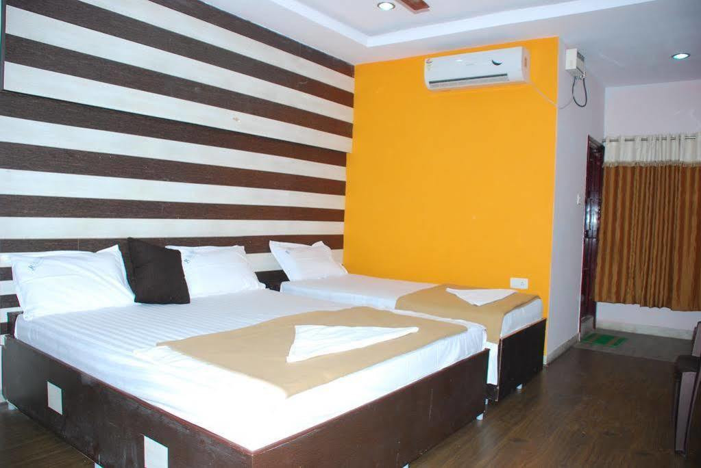 Отель Jayalakshmi Residency Тирупати Экстерьер фото