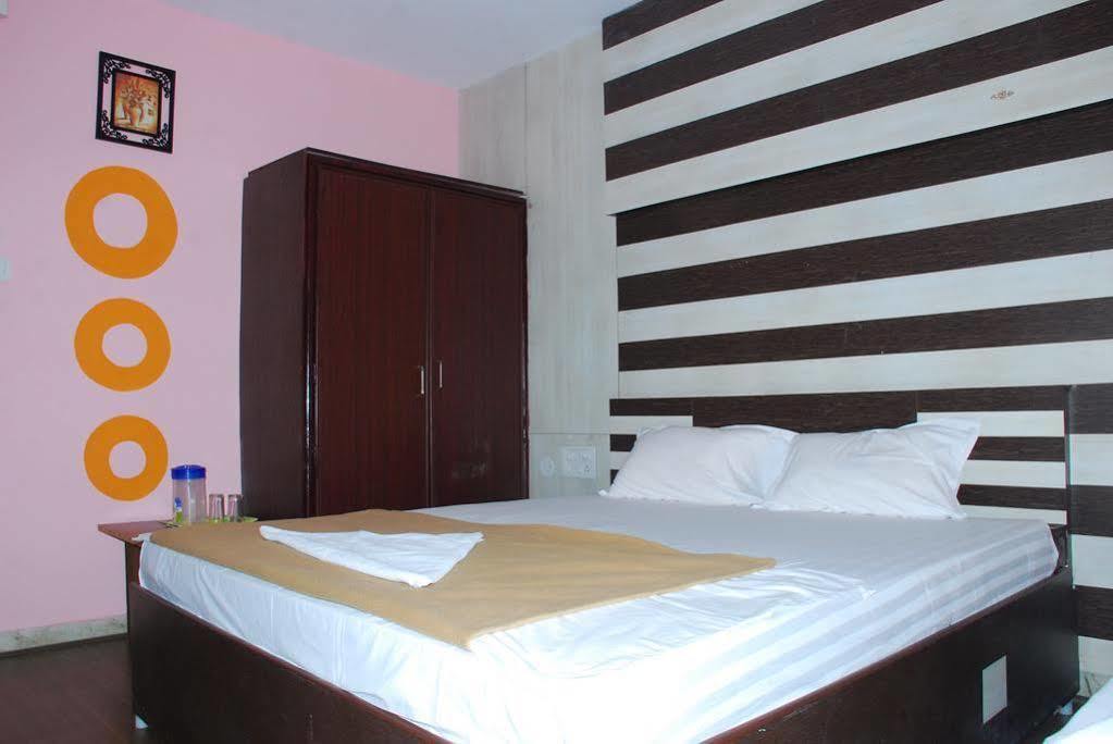 Отель Jayalakshmi Residency Тирупати Экстерьер фото